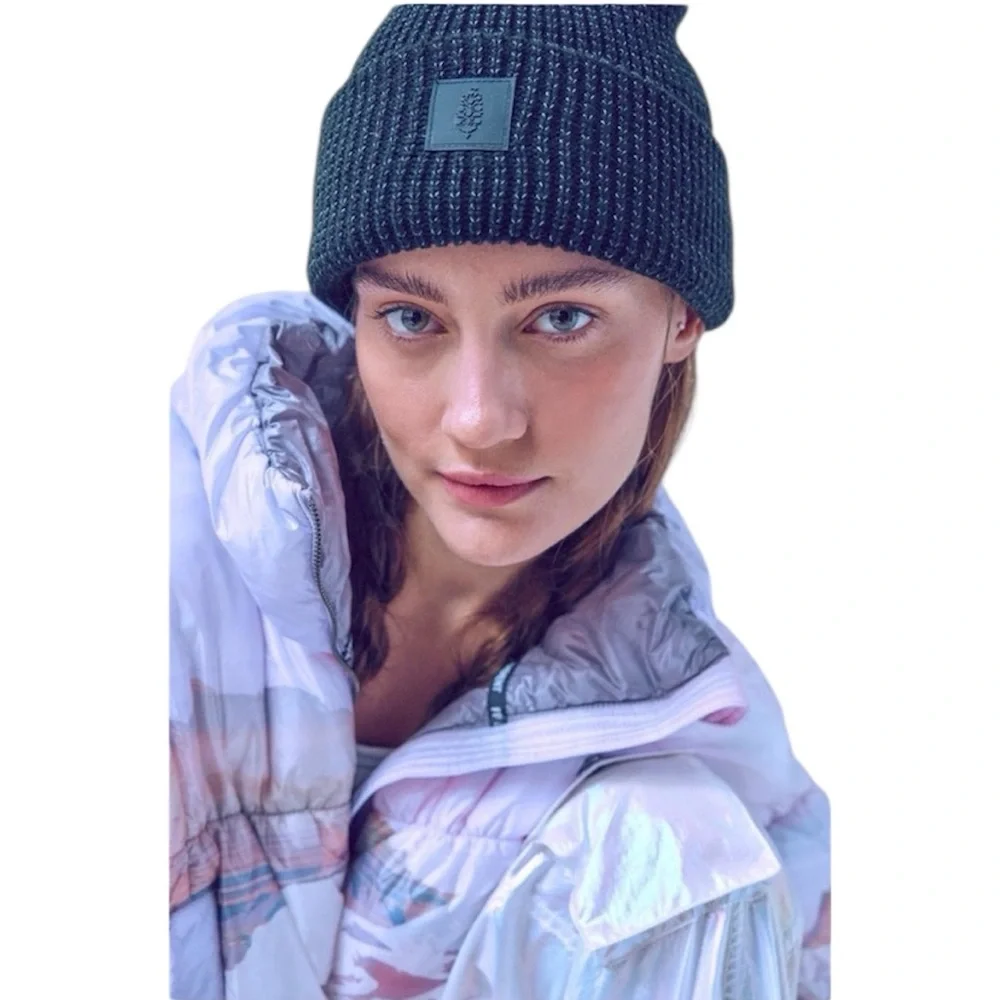 Free People Movement Stripe it up Cool Down Black Knit Beanie‎ One Size